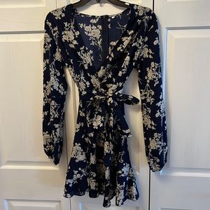 Faux Wrap dress - Medium 4 - 6 workwear, professional, date night lightweight